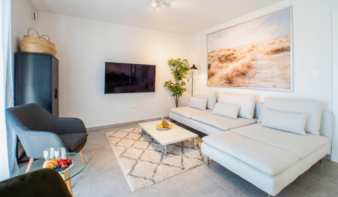 The Grande - Huge Terrace - Amazing Sea Views - Tastefully Furnished - Access To Rooftop Terrace And Gym - Hillside Apartments Rogoznica Rogoznica  Dış mekan fotoğraf